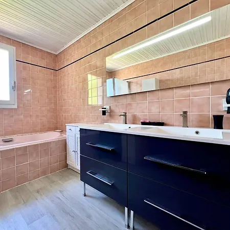 Maison Familiale A - 3 Chambres, Terrasse, Pres De La - Fr-1-246a-318
