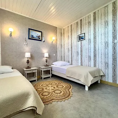 Holiday home Maison Familiale A - 3 Chambres, Terrasse, Pres De La - Fr-1-246a-318 *