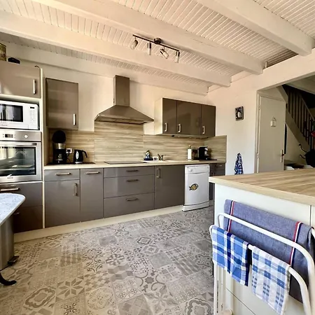 Maison Familiale A - 3 Chambres, Terrasse, Pres De La - Fr-1-246a-318