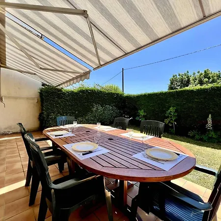 Maison Familiale A - 3 Chambres, Terrasse, Pres De La - Fr-1-246a-318 Holiday home