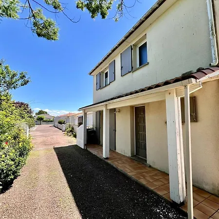 Holiday home Maison Familiale A - 3 Chambres, Terrasse, Pres De La - Fr-1-246a-318