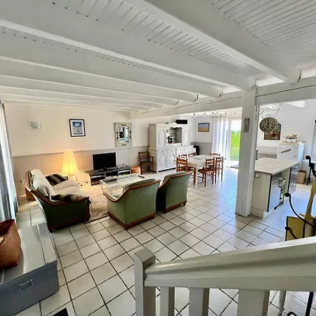 Maison Familiale A - 3 Chambres, Terrasse, Pres De La - Fr-1-246a-318 Holiday home La Bree-les-Bains