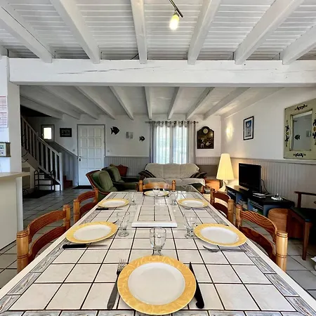 Maison Familiale A - 3 Chambres, Terrasse, Pres De La - Fr-1-246a-318