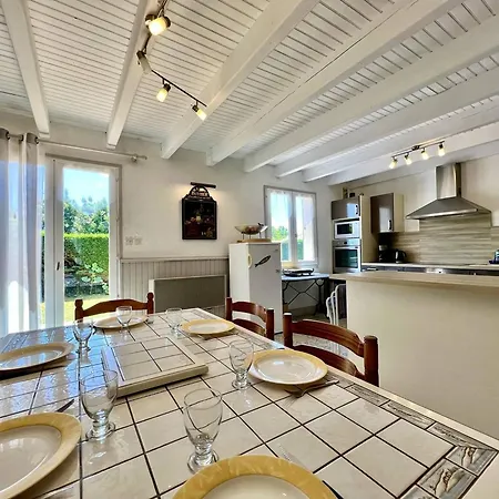 Maison Familiale A - 3 Chambres, Terrasse, Pres De La - Fr-1-246a-318 Holiday home *