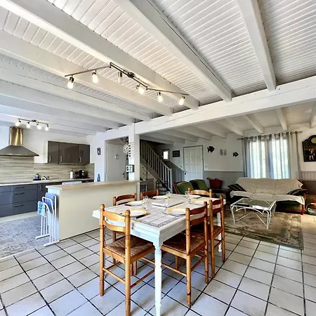 Maison Familiale A - 3 Chambres, Terrasse, Pres De La - Fr-1-246a-318