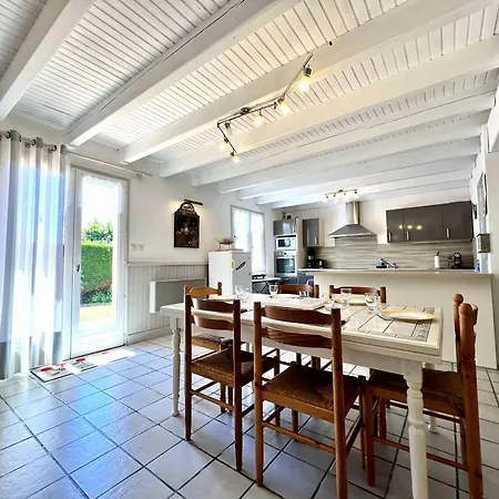 Maison Familiale A - 3 Chambres, Terrasse, Pres De La - Fr-1-246a-318 Holiday home La Bree-les-Bains