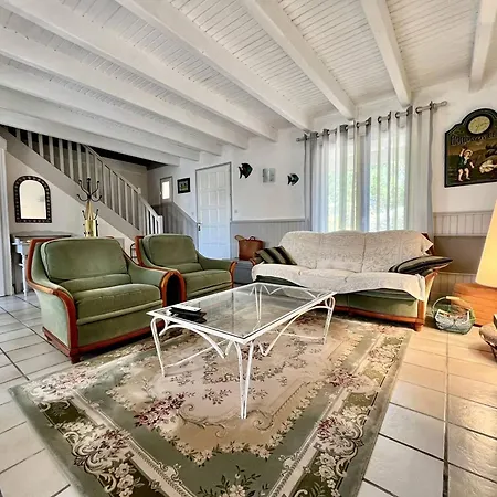 Holiday home Maison Familiale A - 3 Chambres, Terrasse, Pres De La - Fr-1-246a-318 La Bree-les-Bains