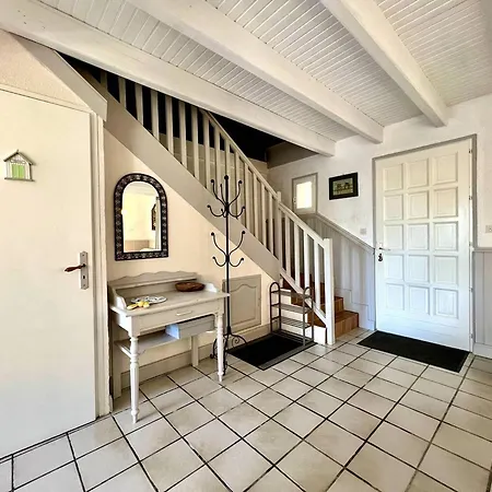 Maison Familiale A - 3 Chambres, Terrasse, Pres De La - Fr-1-246a-318 Holiday home