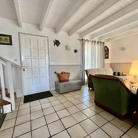 Maison Familiale A - 3 Chambres, Terrasse, Pres De La - Fr-1-246a-318 Holiday home