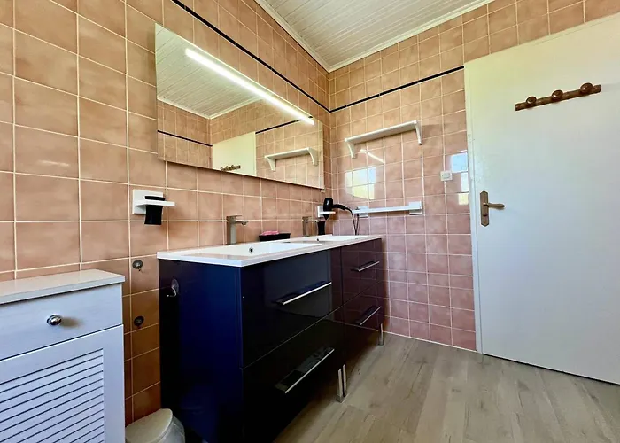 Holiday home Maison 4 Pieces Proche - - 6 Personnes - Fr-1-246a-318 La Bree-les-Bains