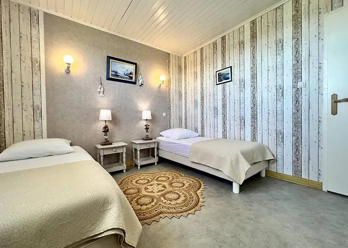 Holiday home Maison 4 Pieces Proche - - 6 Personnes - Fr-1-246a-318 *