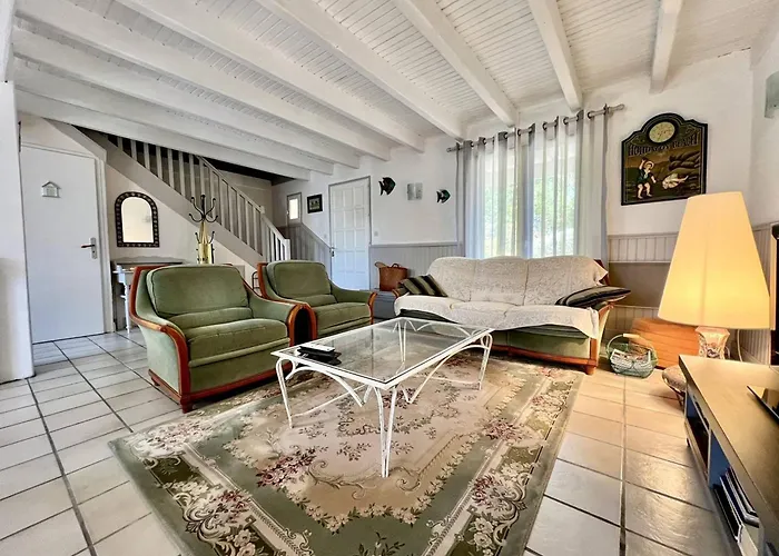 Holiday home Maison 4 Pieces Proche - - 6 Personnes - Fr-1-246a-318 La Bree-les-Bains