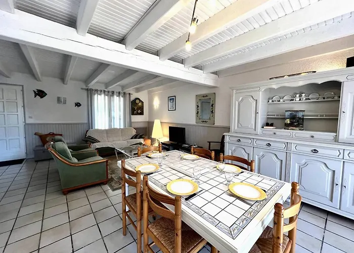 Holiday home Maison 4 Pieces Proche - - 6 Personnes - Fr-1-246a-318 *