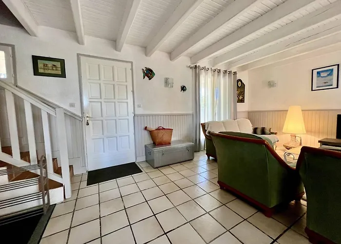 Maison 4 Pieces Proche - - 6 Personnes - Fr-1-246a-318 Holiday home