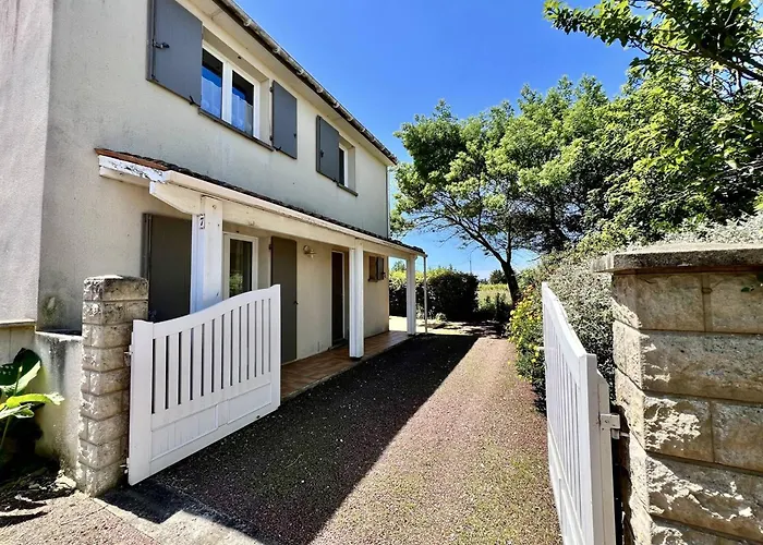 Holiday home Maison 4 Pieces Proche - - 6 Personnes - Fr-1-246a-318